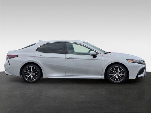 Used 2023 Toyota Camry SE w/ Convenience Package image 7