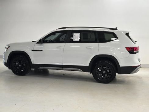 Used 2024 Volkswagen Atlas Peak Edition SE AWD/4WD image 4