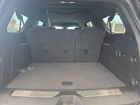 Used 2023 Chevrolet Suburban Premier image 17
