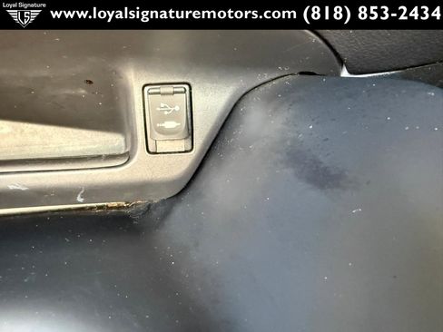 Used 2018 Toyota C-HR XLE FWD image 25