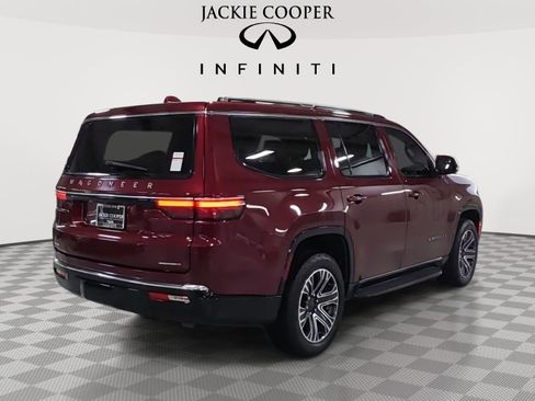 Used 2022 Jeep Wagoneer Series III w/ Rear Seat Video Group 1 AWD/4WD image 5