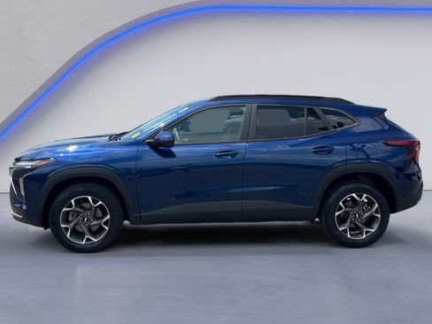 Used 2024 Chevrolet Trax LT w/ Sunroof Package FWD image 12