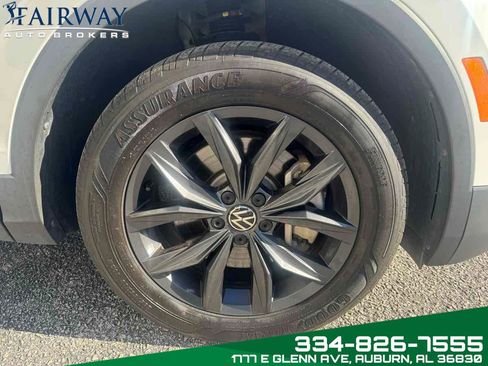 Used 2024 Volkswagen Tiguan SE image 33