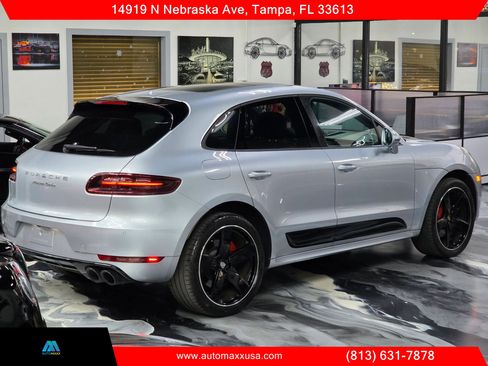 Used 2015 Porsche Macan Turbo image 8
