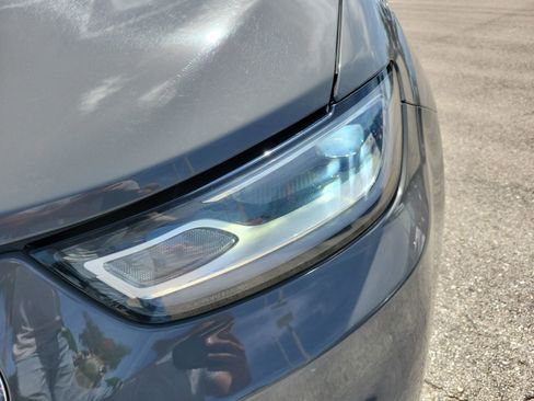 Used 2023 Chrysler Pacifica Touring-L FWD image 11