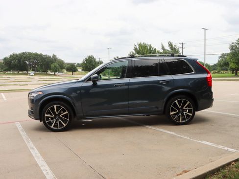 Used 2018 Volvo XC90 T6 Momentum w/ Convenience Package AWD/4WD image 4