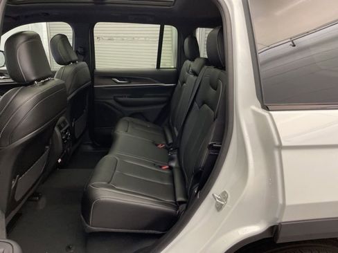New 2025 Jeep Grand Cherokee Limited image 18
