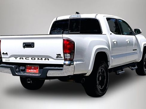 Used 2022 Toyota Tacoma SR5 AWD/4WD image 5