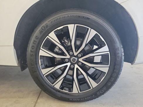 Used 2023 Volvo XC60 B5 Plus AWD/4WD image 12