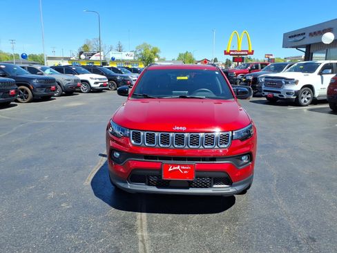 Used 2025 Jeep Compass Latitude AWD/4WD image 9