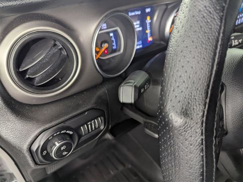 Used 2021 Jeep Gladiator Sport image 21
