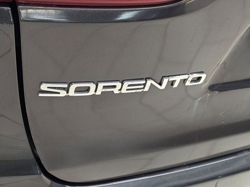 Used 2017 Kia Sorento LX image 28