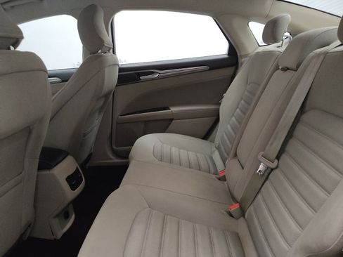 Used 2018 Ford Fusion SE FWD image 18