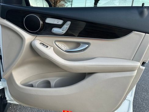 Used 2022 Mercedes-Benz GLC 300 image 34