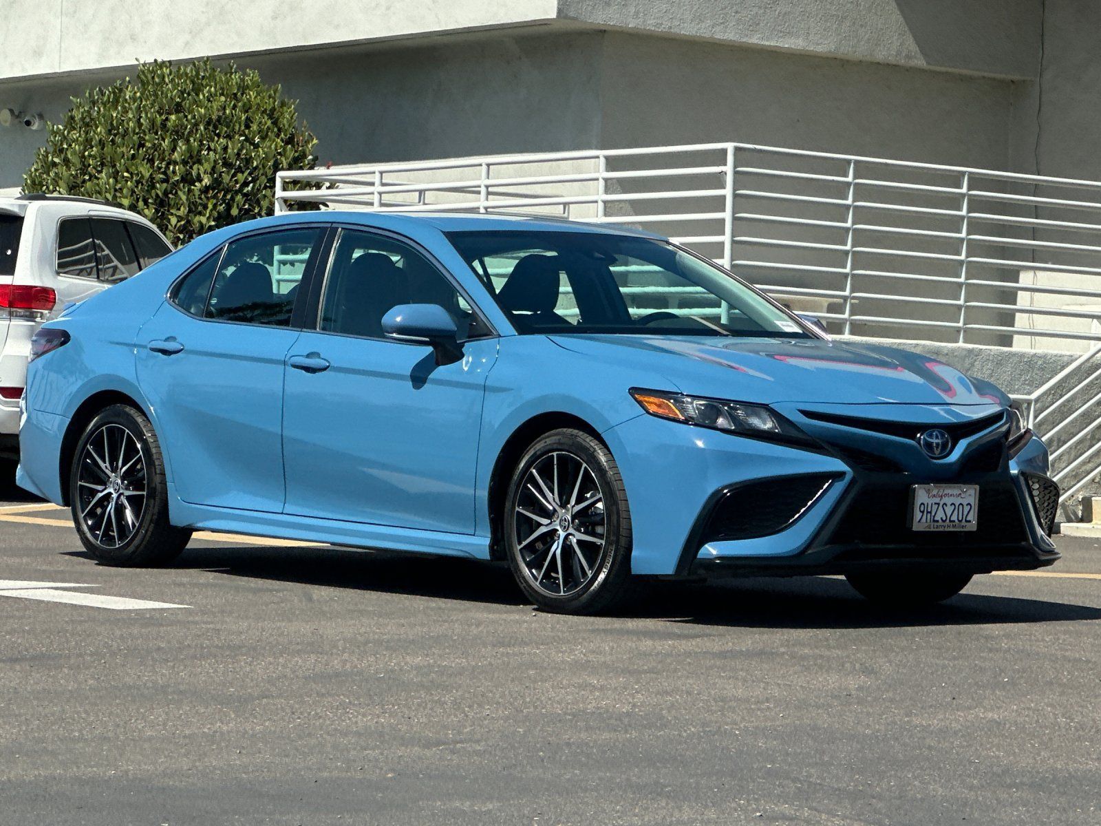Used 2024 Toyota Camry SE w/ Cold Weather Package FWD image 8