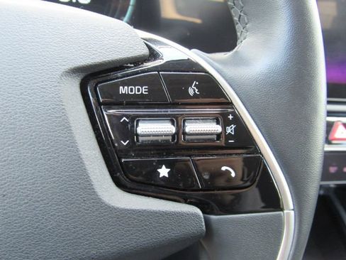 Used 2023 Kia Niro EX Touring image 40