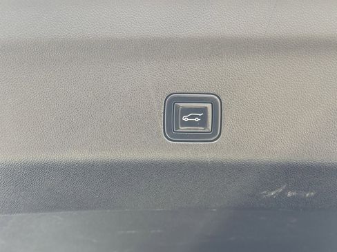 Used 2022 Chevrolet Tahoe LT w/ Luxury Package image 32