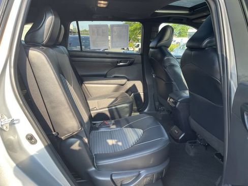 Used 2023 Toyota Highlander XSE AWD/4WD image 22