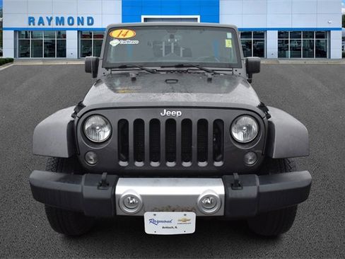 Used 2014 Jeep Wrangler Unlimited Sahara w/ Dual Top Group image 8