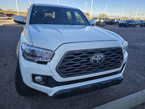 Used 2022 Toyota Tacoma TRD Off-Road image 11