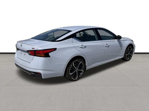 Used 2024 Nissan Altima 2.5 SR FWD image 5