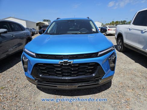 Used 2025 Chevrolet Trax ACTIV w/ Driver Confidence Package image 3