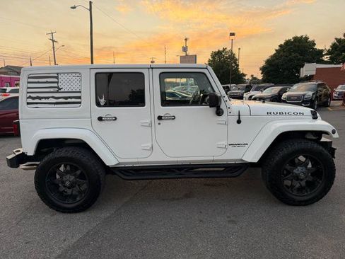 Used 2017 Jeep Wrangler Unlimited Rubicon w/ Connectivity Group AWD/4WD image 4