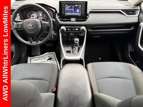 Used 2022 Toyota RAV4 LE AWD/4WD image 12