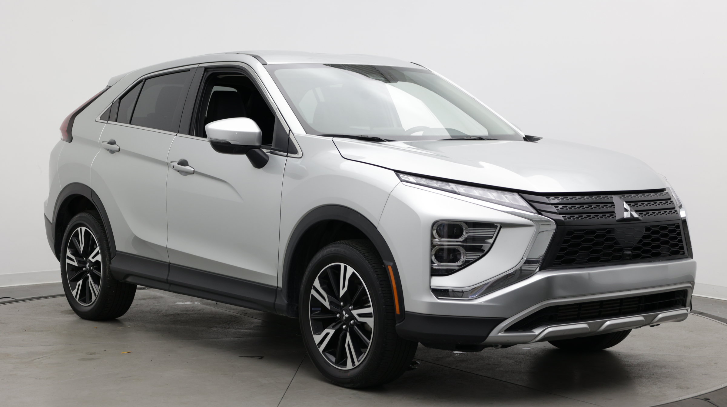 Used 2024 Mitsubishi Eclipse Cross SE AWD/4WD image 3