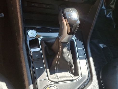 Used 2023 Volkswagen Taos SE w/ Panoramic Sunroof Package image 16