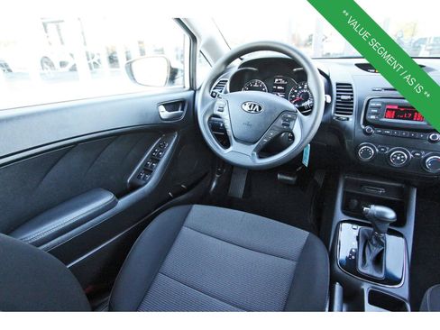 Used 2017 Kia Forte LX image 10