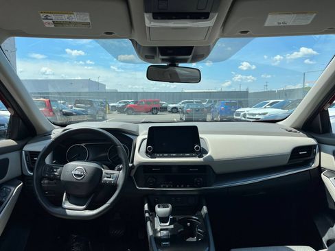 Used 2025 Nissan Rogue SV FWD image 35