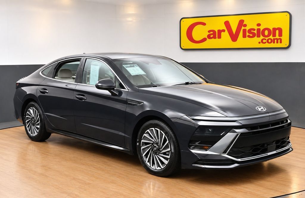 Used 2025 Hyundai Sonata SEL FWD image 1