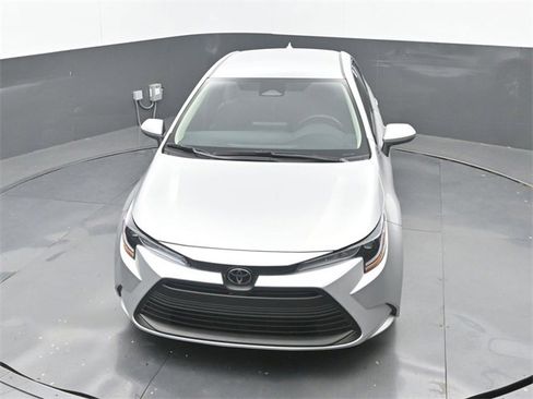 Used 2025 Toyota Corolla LE image 28
