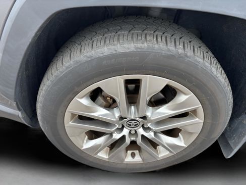 Used 2020 Toyota RAV4 XLE Premium image 33