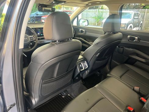 Certified 2025 Kia Sorento S w/ Panoramic Sunroof Package FWD image 10