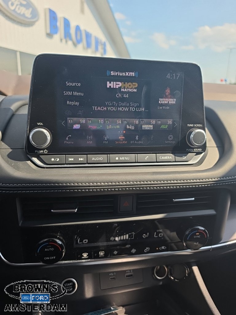 Used 2023 Nissan Rogue SV AWD/4WD image 14
