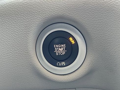 Used 2017 Chrysler Pacifica Touring image 21