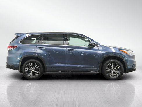 Used 2016 Toyota Highlander XLE AWD/4WD image 6