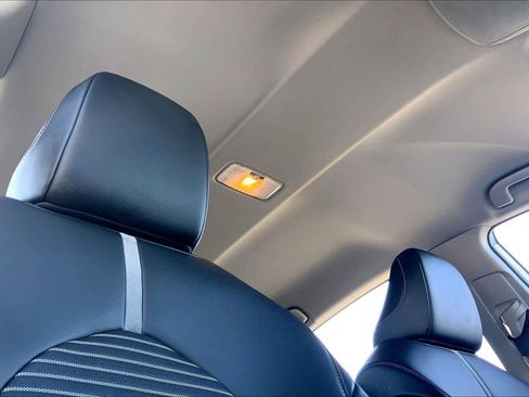 Used 2022 Toyota Camry SE w/ Carpet Mat Package (TMS) image 14