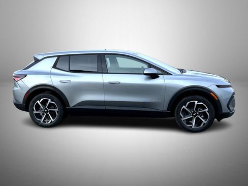 New 2026 Chevrolet Equinox EV LT image 4