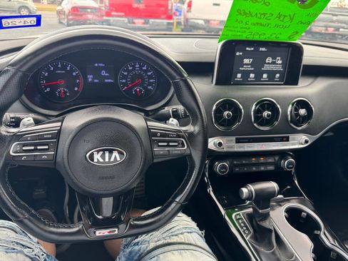 Used 2020 Kia Stinger GT-Line image 16