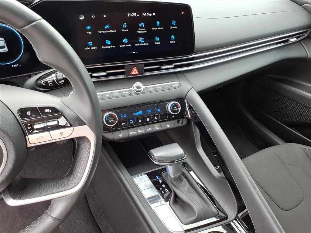 Used 2025 Hyundai Elantra SEL FWD image 25