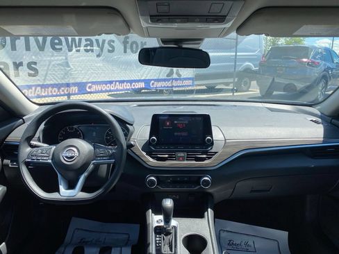 Used 2025 Nissan Altima 2.5 SV FWD image 17