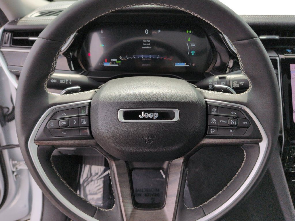 Used 2023 Jeep Grand Cherokee 4WD 4xe w/ Luxury Tech Group II image 12