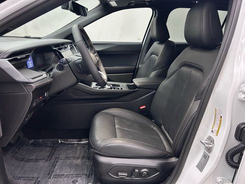 New 2026 Jeep Cherokee Overland image 13