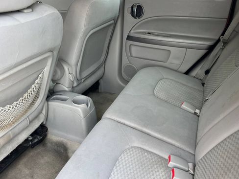 Used 2010 Chevrolet HHR LS FWD image 12