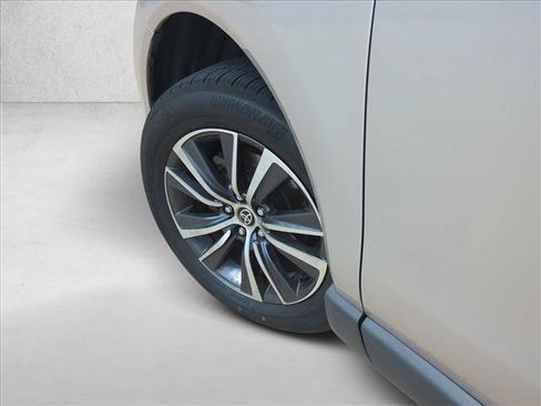 Certified 2022 Toyota Venza LE AWD/4WD image 8