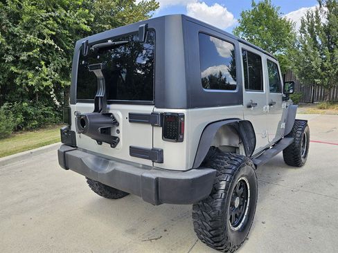 Used 2007 Jeep Wrangler Unlimited X image 2