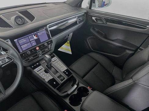 New 2026 Porsche Macan image 25